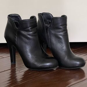 Giani Bini Black Leather Heeled Booties, Size 7
